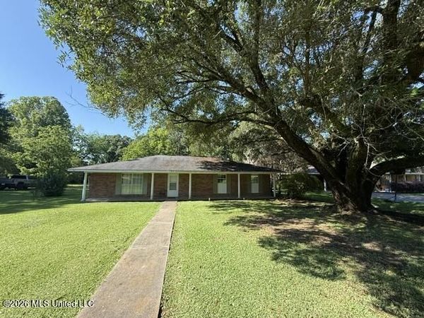 812 Meadowbrook Lane, Tylertown, MS 39667