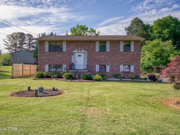 7604 Hawthorne Drive, Knoxville, TN 37919