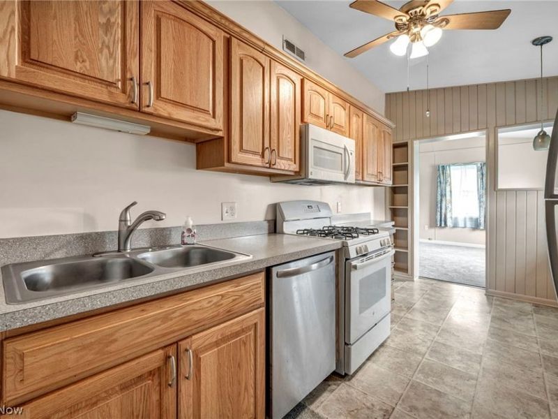 160 Boston Avenue, Elyria, OH 44035 Photo 11