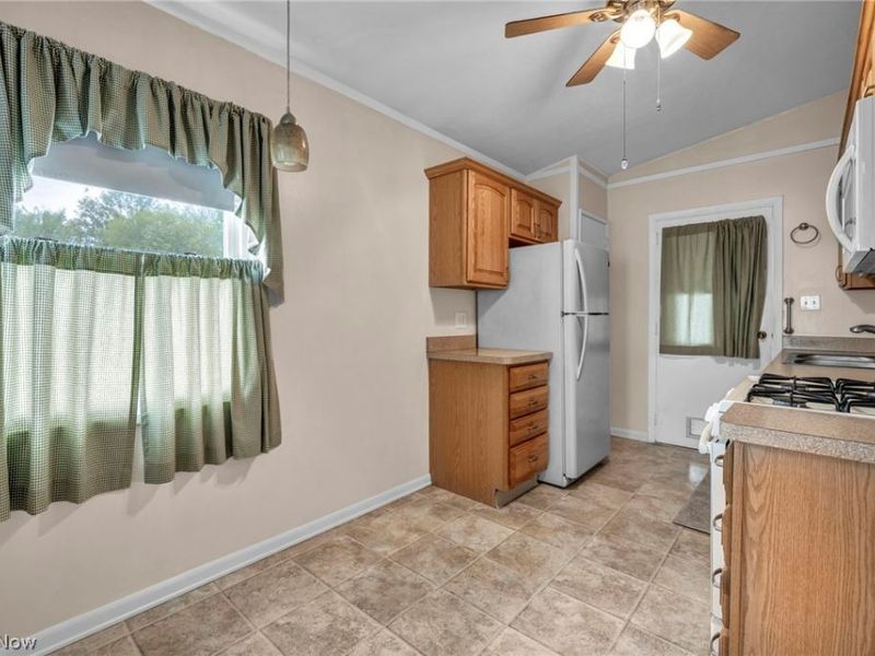 160 Boston Avenue, Elyria, OH 44035 Photo 9