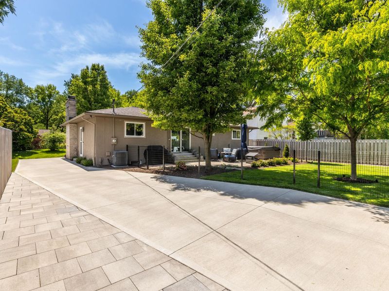 2832 Alder Vista Drive, Columbus, OH 43231 Photo 10