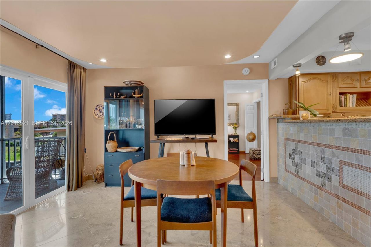 200 Diplomat Pkwy , Unit 336, Hallandale Beach, FL 33009 Photo