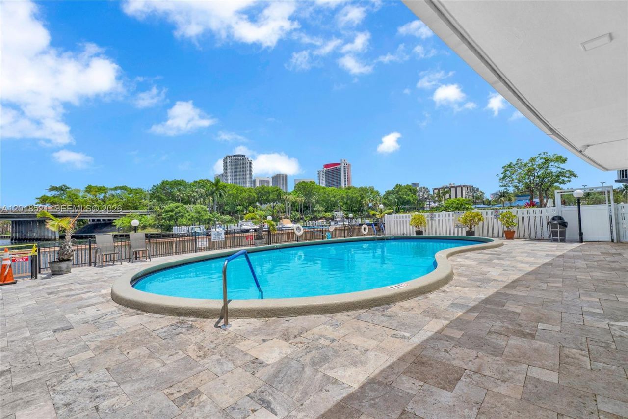 200 Diplomat Pkwy , Unit 336, Hallandale Beach, FL 33009 Photo