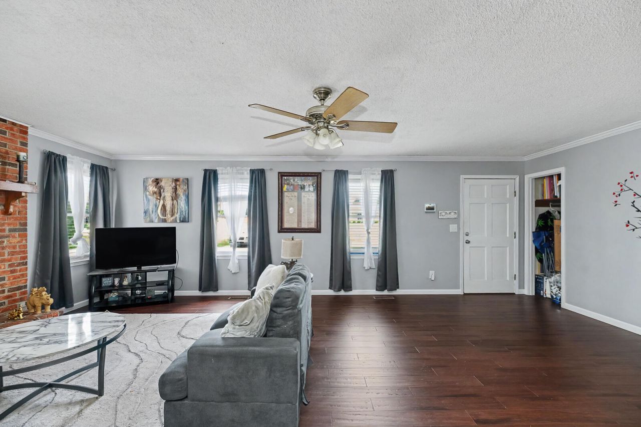 571 Hodges Drive Photo 4
