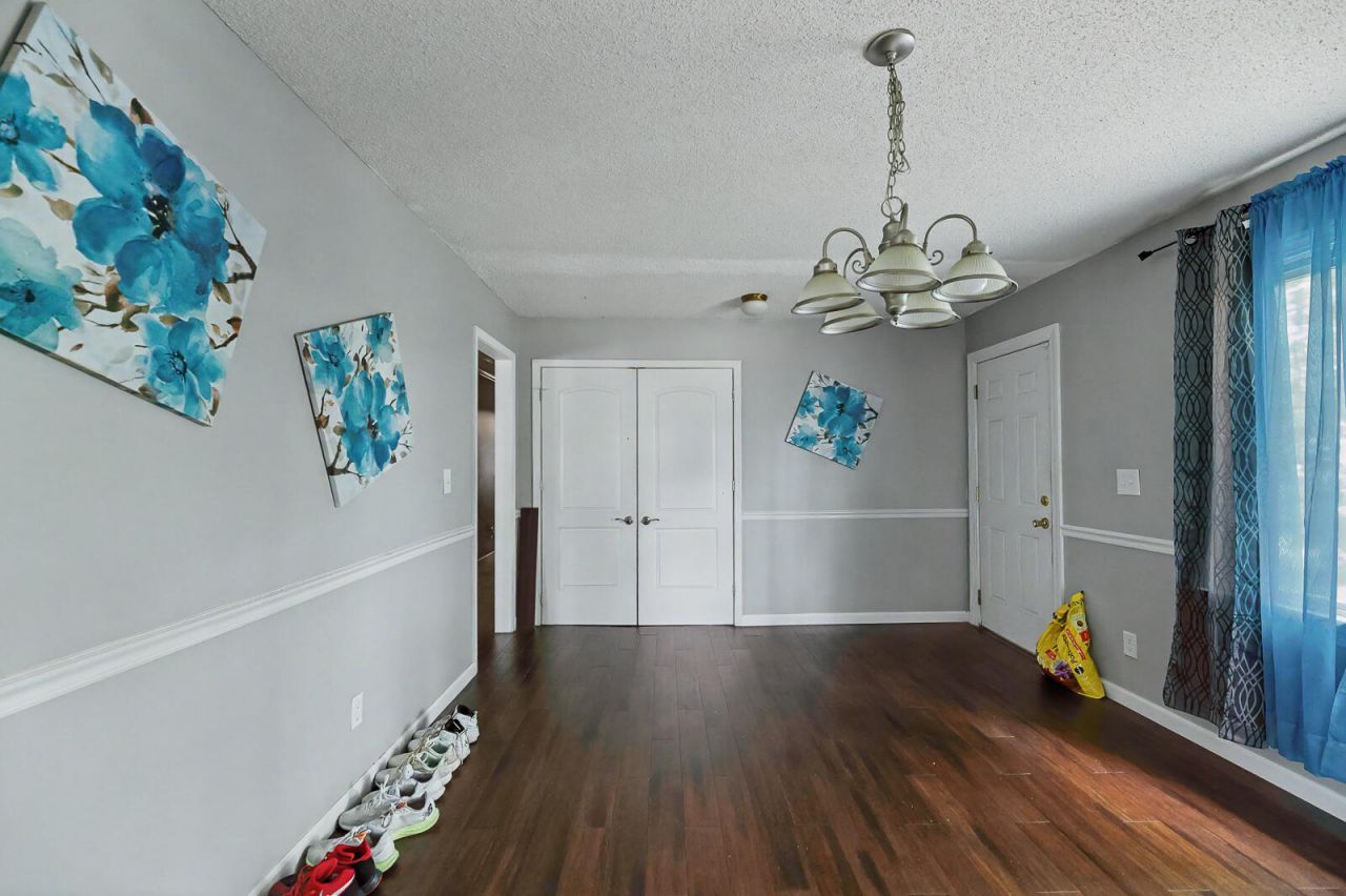 571 Hodges Drive Photo 9