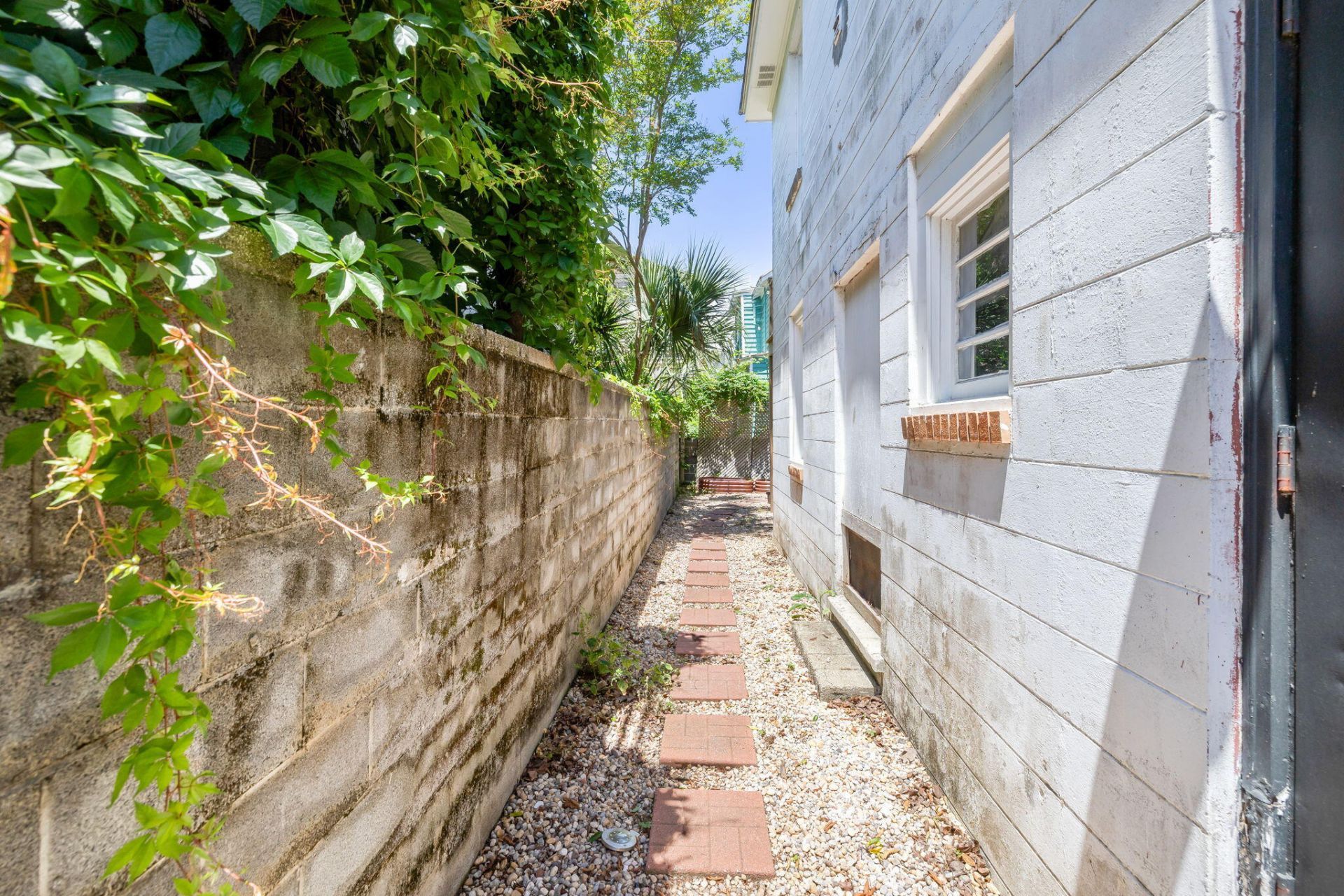 210 Line Street Photo 14