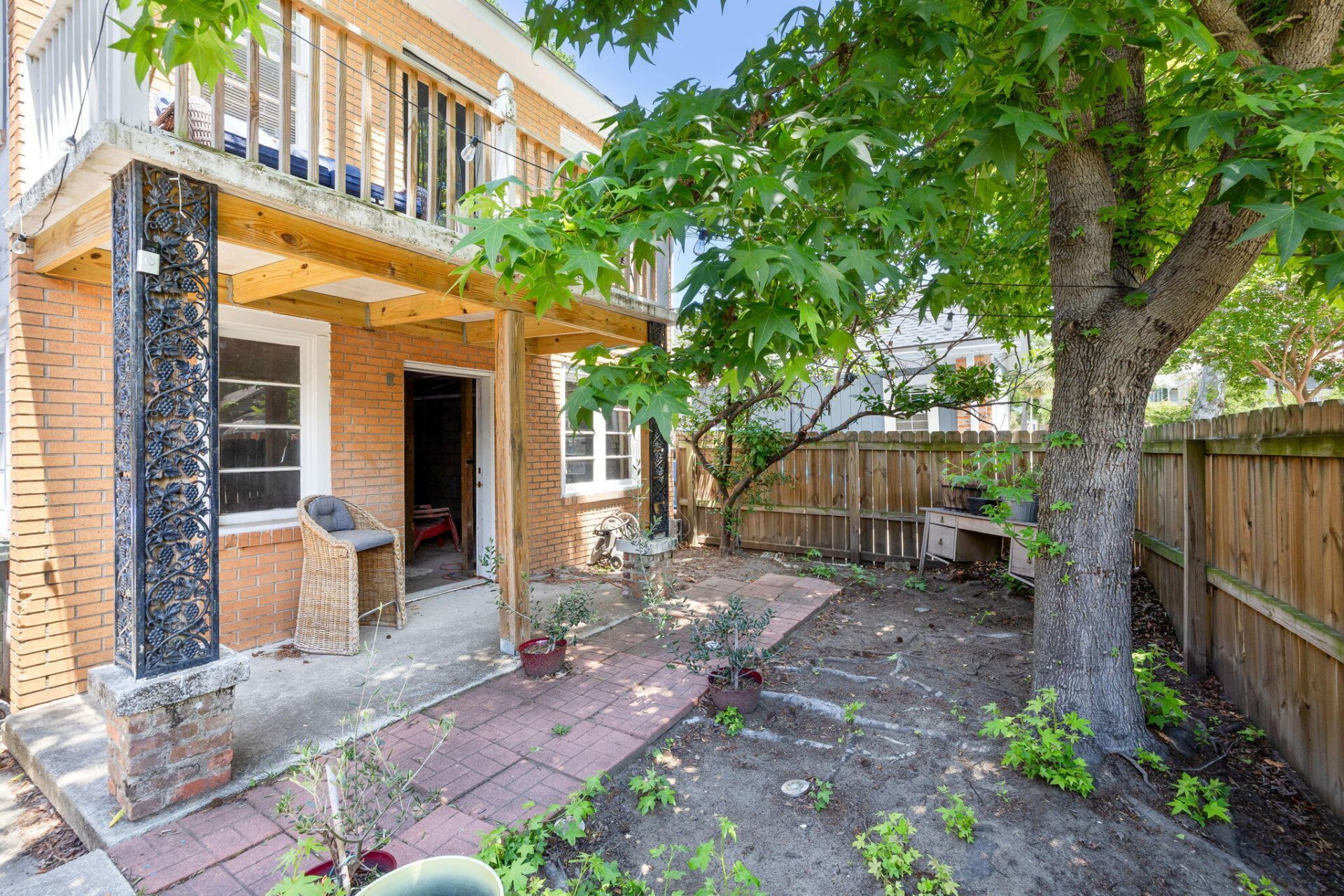 210 Line Street Photo 15