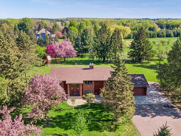 7 Doral Road, Dellwood, MN 55110