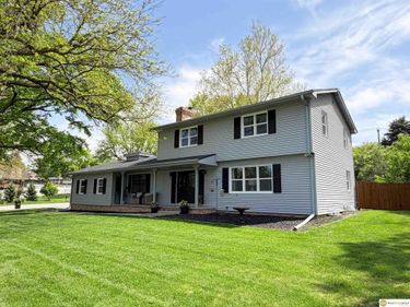 1016 Meadow Road , Omaha, NE 68154