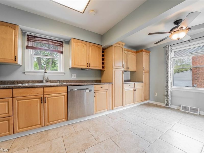 5368 Strawberry Lane, Willoughby, OH 44094 Photo 10