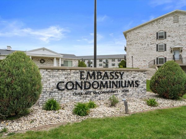 125 N University Dr, Unit 112, West Bend, WI 53095