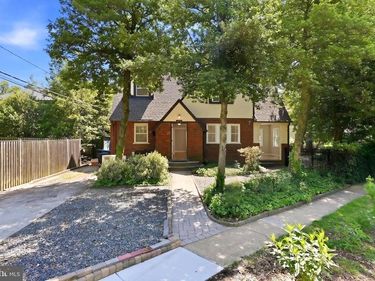 2511 S GRANT STREET, ARLINGTON, VA 22202