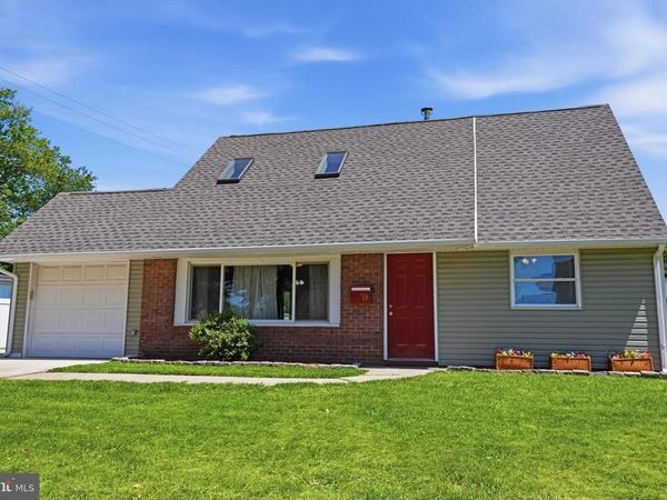 18 KENTUCKY LANE , LEVITTOWN, PA 19055