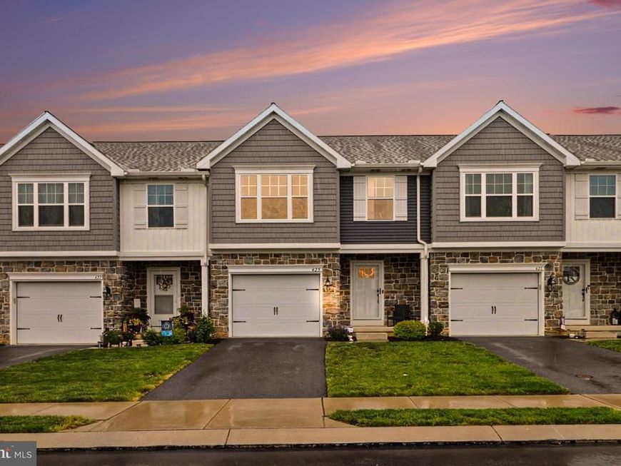 425 Mayapple Dr, Annville, PA 17003 Main Photo