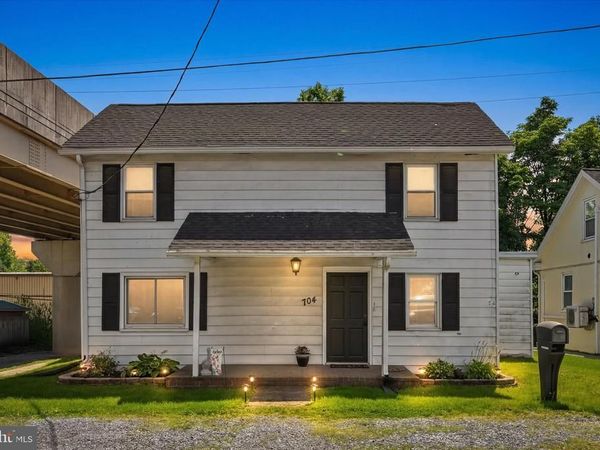 704 SQUARE STREET, MOUNT JOY, PA 17552