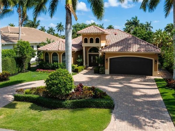 672 Fairway TER , NAPLES, FL 34103