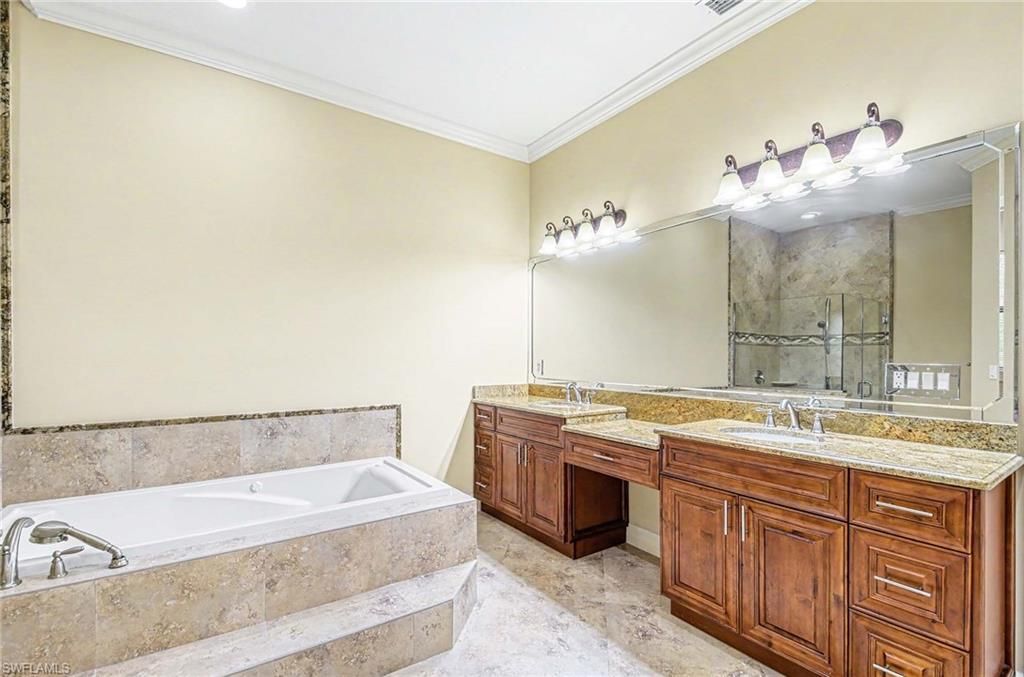 672 Fairway Ter, Naples, FL 34103 Photo