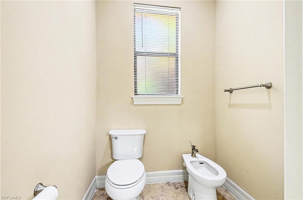 672 Fairway Ter, Naples, FL 34103 Photo