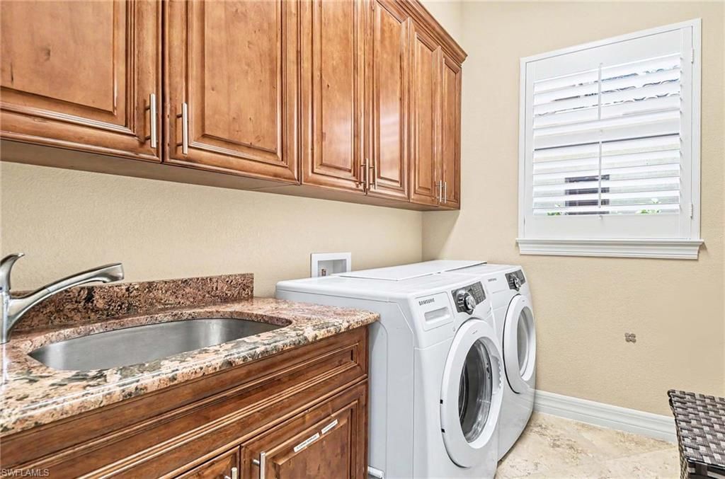 672 Fairway Ter, Naples, FL 34103 Photo