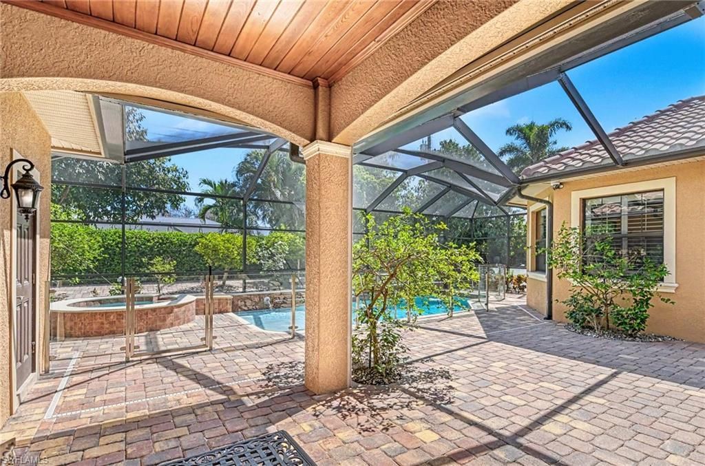 672 Fairway Ter, Naples, FL 34103 Photo