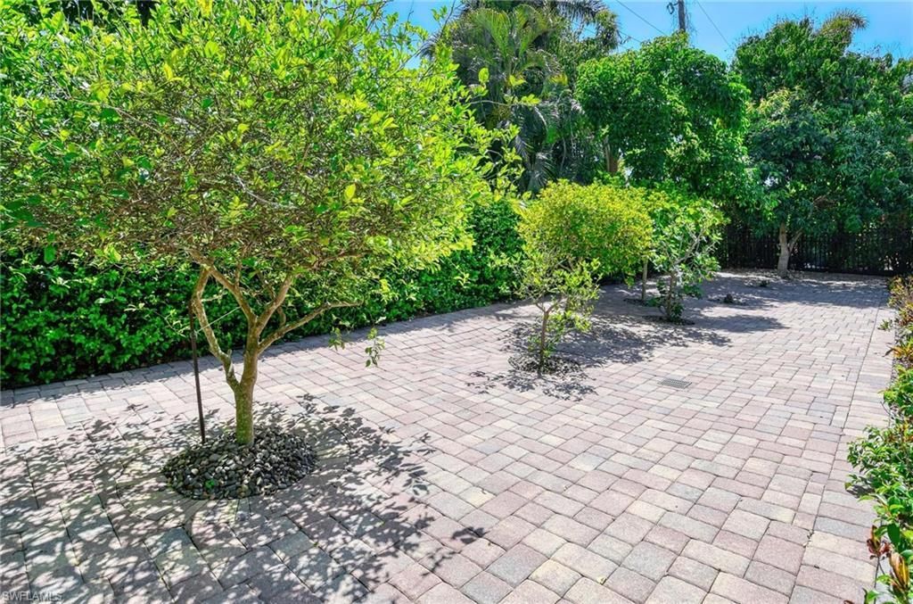 672 Fairway Ter, Naples, FL 34103 Photo