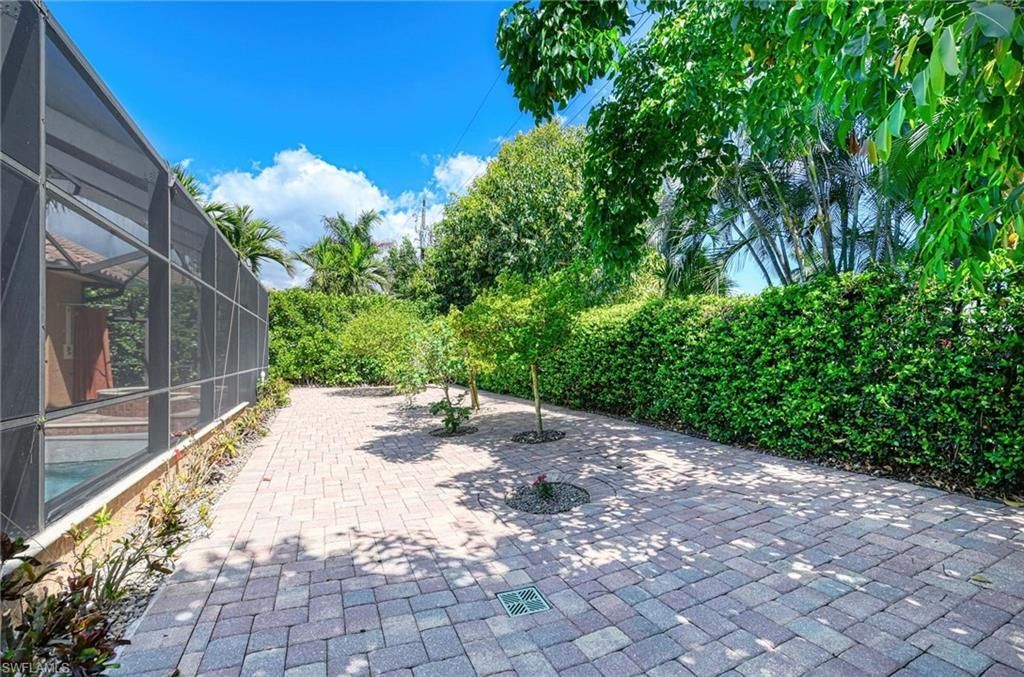 672 Fairway Ter, Naples, FL 34103 Photo