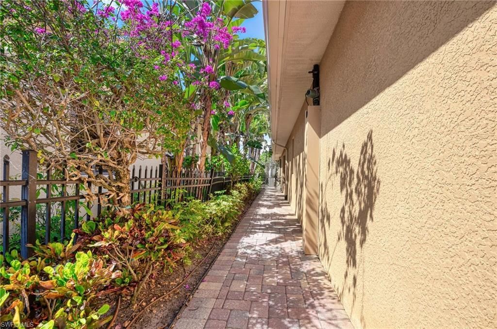 672 Fairway Ter, Naples, FL 34103 Photo
