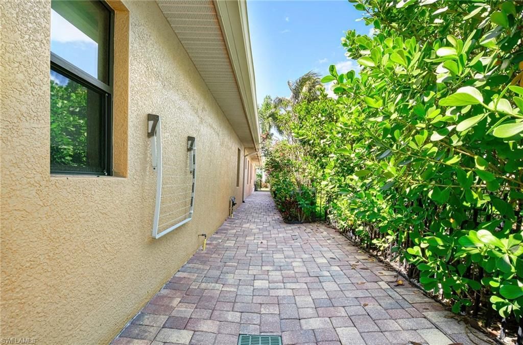 672 Fairway Ter, Naples, FL 34103 Photo