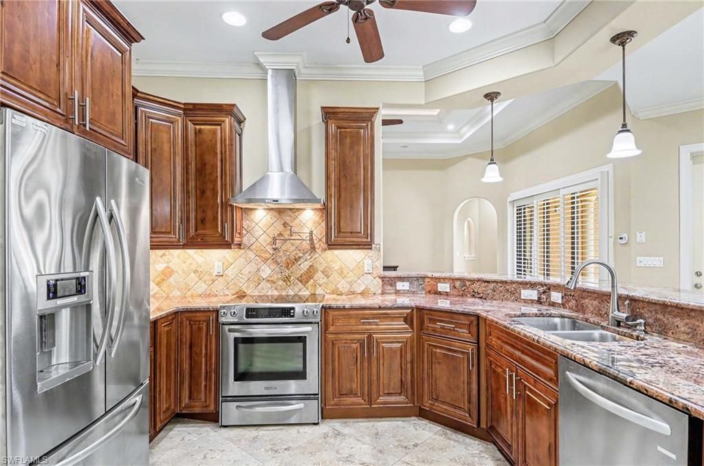 672 Fairway Ter, Naples, FL 34103 Photo