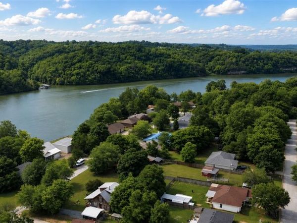 20782 Lakeshore Drive, Springdale, AR 72764