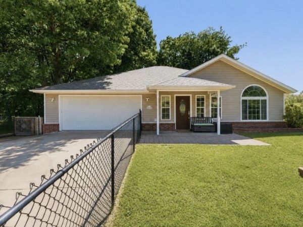 20782 Lakeshore Drive, Springdale, AR 72764