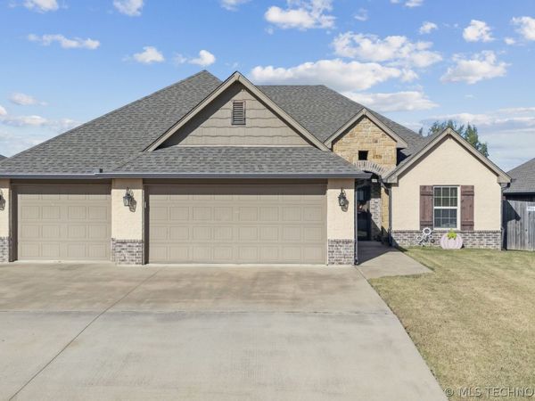 1108 Colhurst Lane , Claremore, OK 74019