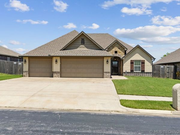 1108 Colhurst Lane , Claremore, OK 74019