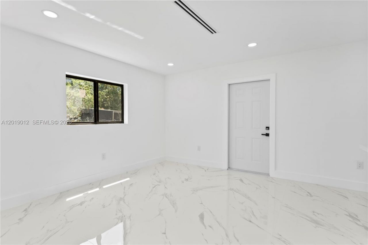 12035 SW 214th Ter, Miami, FL 33177 Photo