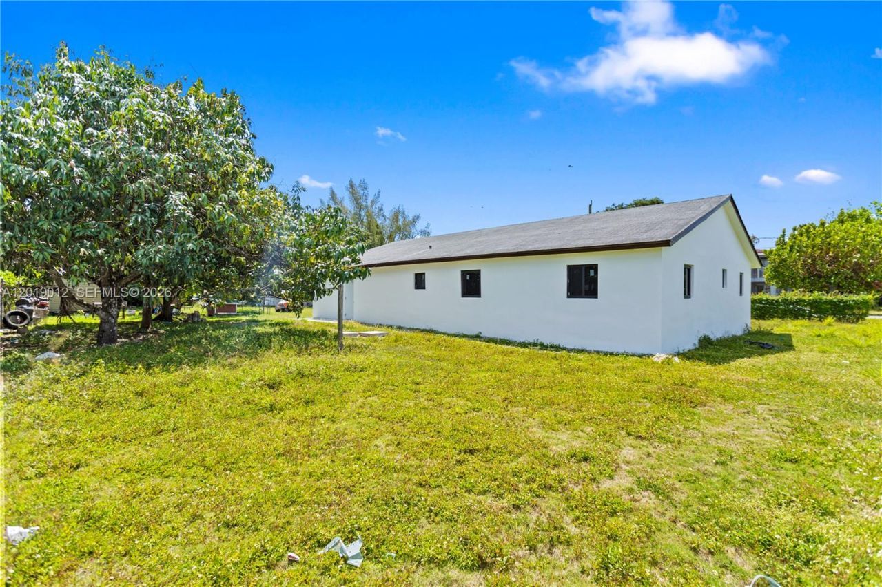 12035 SW 214th Ter, Miami, FL 33177 Photo