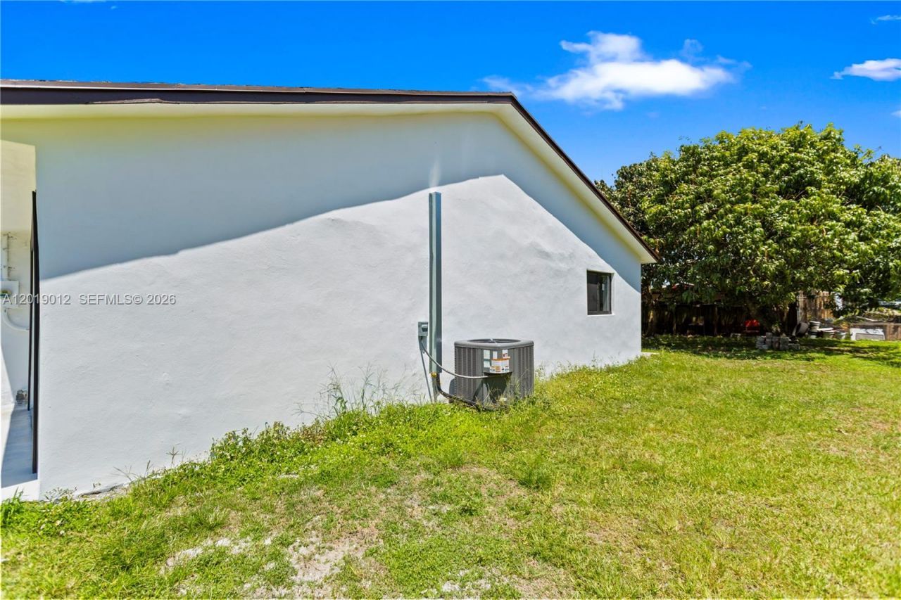 12035 SW 214th Ter, Miami, FL 33177 Photo