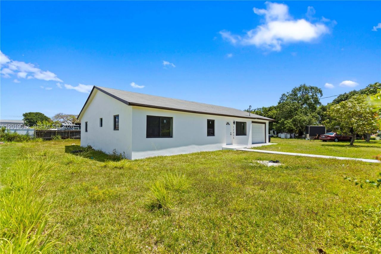 12035 SW 214th Ter, Miami, FL 33177 Photo