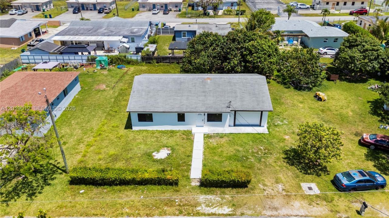 12035 SW 214th Ter, Miami, FL 33177 Photo