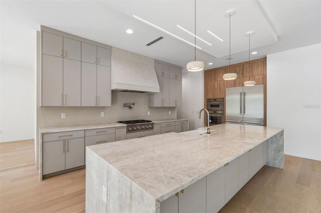 206 S Treasure Drive, Tampa, FL 33609 Photo
