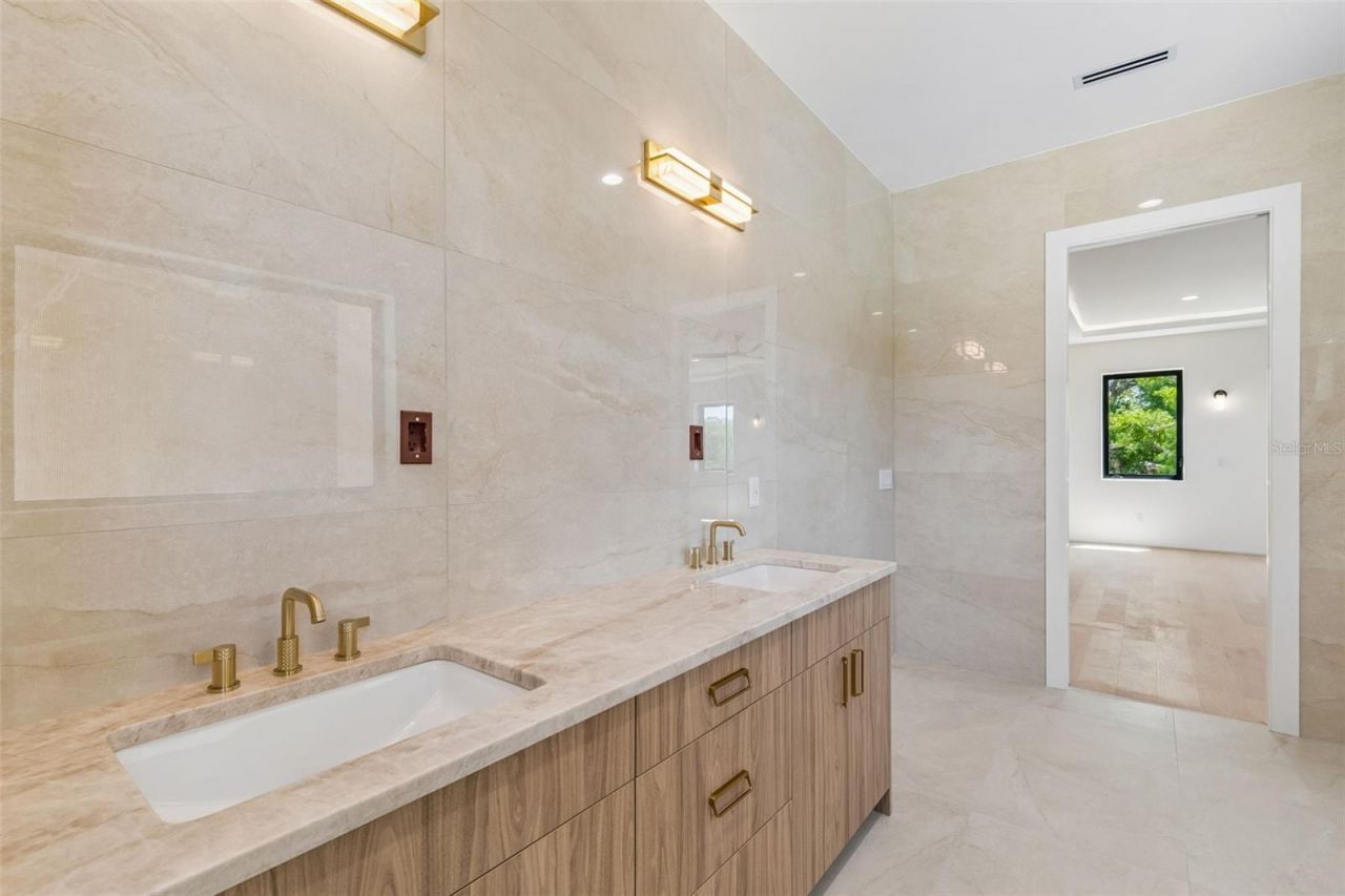 206 S Treasure Drive, Tampa, FL 33609 Photo