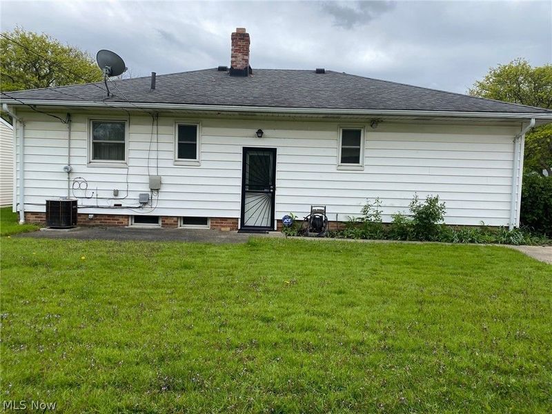 19601 Mayfair Lane, Warrensville Heights, OH 44128 Photo 2