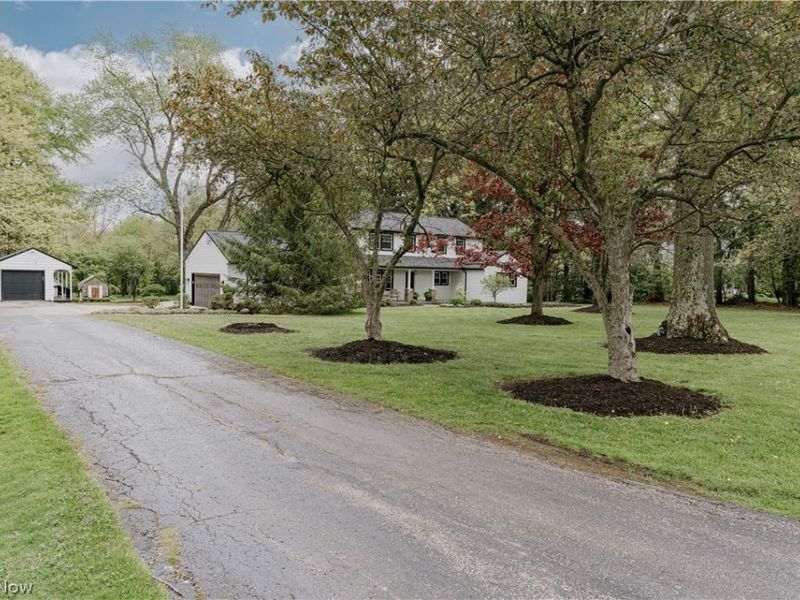 15437 Hemlock Point Road, Chagrin Falls, OH 44022 Photo 2