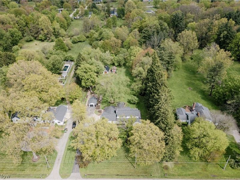 15437 Hemlock Point Road, Chagrin Falls, OH 44022 Photo 3