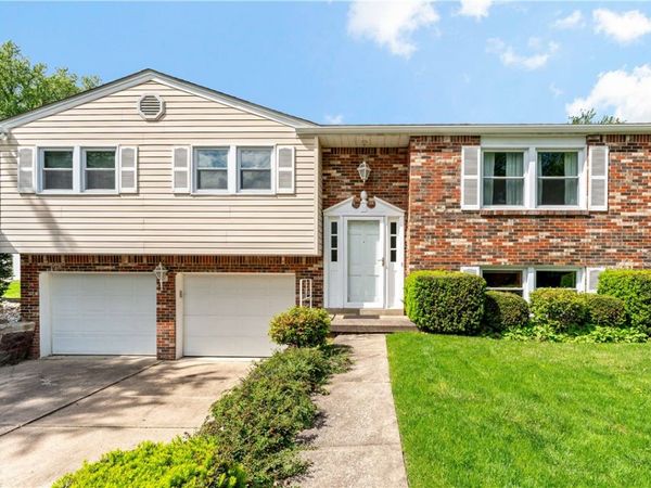 27 Dover Rd, Irwin, PA 15642