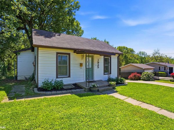 1925 Division Street, Burlington, IA 52601