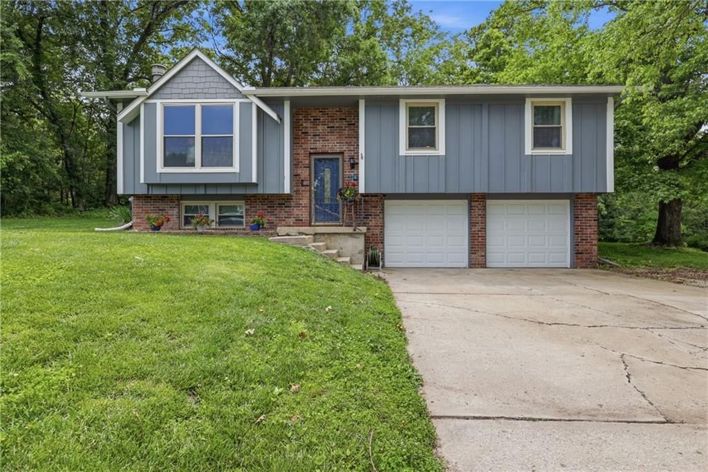 126 Beach Drive, Lake Tapawingo, MO 64015 Main Photo