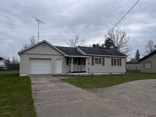 10170 Pinewood Road, St. Helen, MI 48656