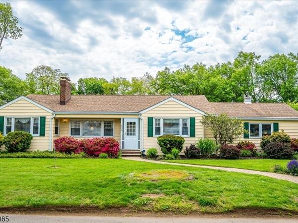 866 Crescent Dr, Rahway, NJ 07065