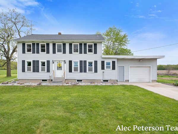 15727 40th Avenue, Coopersville, MI 49404