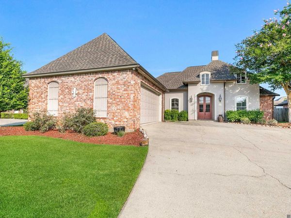 9040 Spring Grove Dr, Baton Rouge, LA 70809